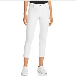 Hue Ultra Soft Denim HighWaist Short Capri Legging size small